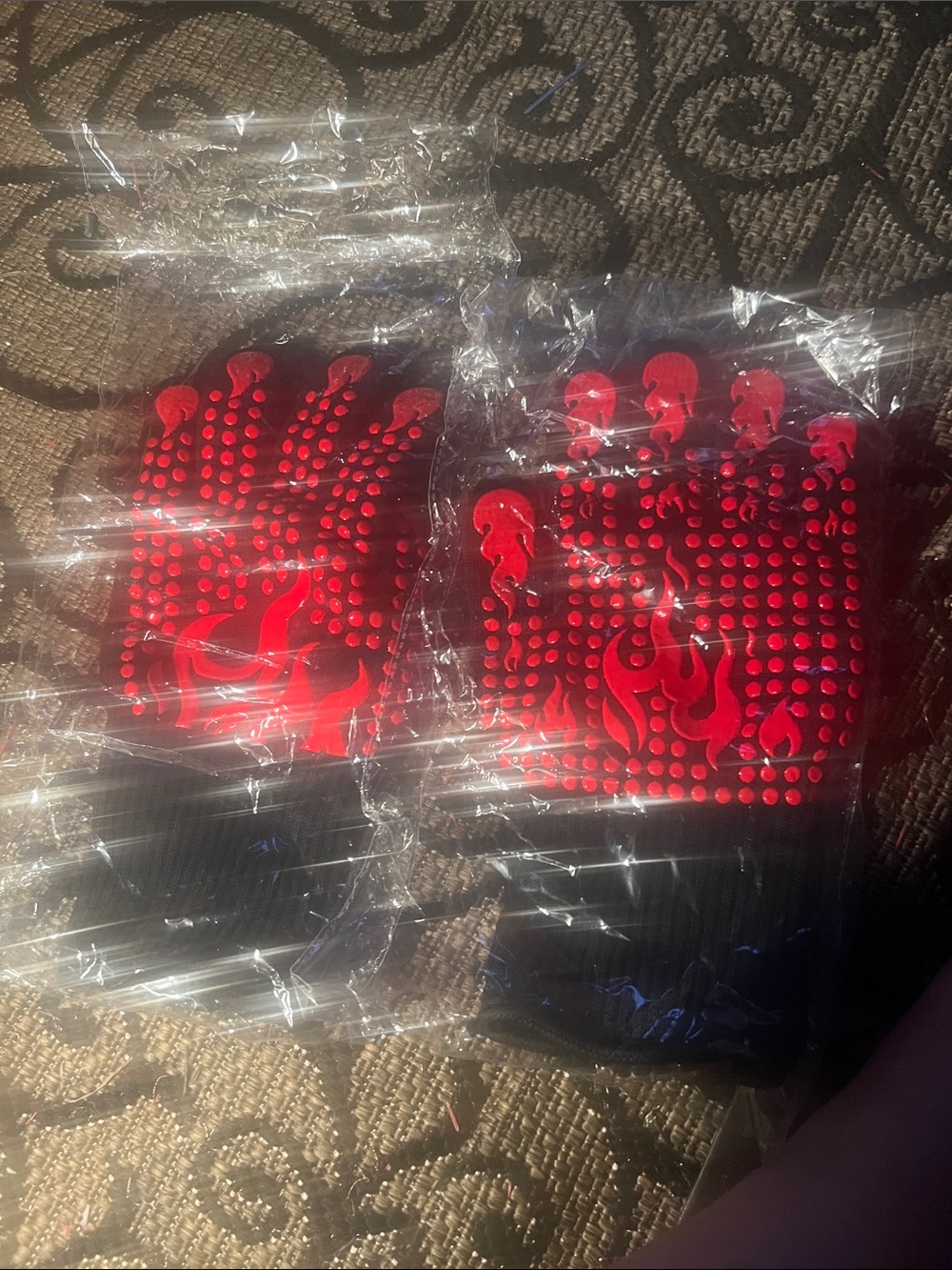 New BBQ Heat Resistant Gloves Heat Protection up to 1472°F.One Size Fits All XL